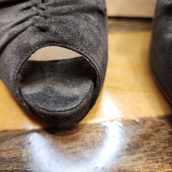 Christian Louboutin Pumps - Picture 9 of 11